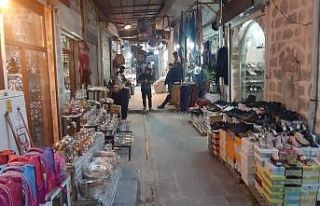 Sokağa çıkma kısıtlamaları en çok esnafı etkiliyor