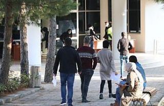 Sokağa çıkma kısıtlamasında KPSS sınav adayları...