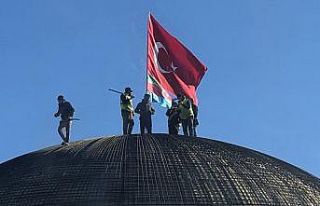 Sultan Alparslan Külliyesi kubbesine Türk ve Azerbaycan...