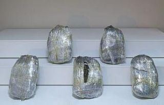 Şüpheli araçta 10 kilo uyuşturucu ele geçirildi:...