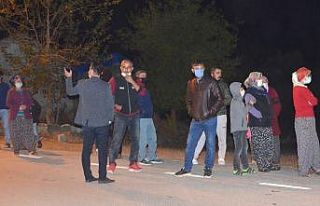 Sürekli yaşanan elektrik kesintisi mahalleliyi sokağa...