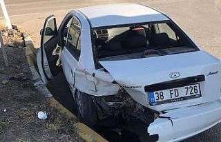 Sürücülerin dikkatsizliği kazaya neden oldu: 1...
