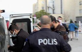 Süt kazanında banyo yapan ve görüntüyü kaydeden...