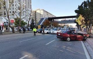 Takla atan otomobil karton gibi ezildi