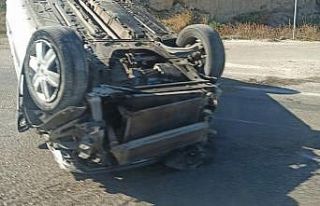 Takla atan otomobilden hafif yaralı kurtuldu
