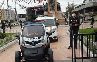 Taksim’de drone ile maske ve sosyal mesafe uyarısı