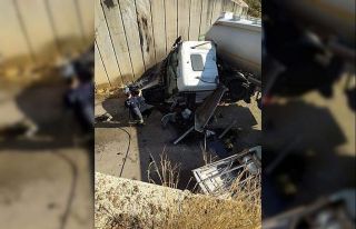 Tanker köprüden hafif ticari aracın üzerine düştü