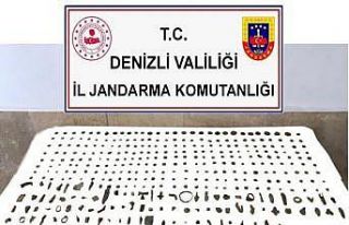 Tarihi eserleri satmak için müşteri ararken yakalandı