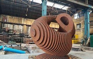 Tarihi tersane atölyesinde çağdaş sanat eserleri...