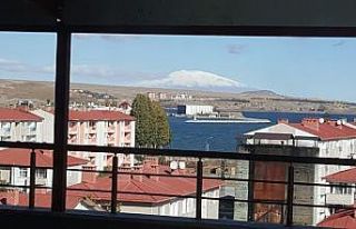 Tatvan’da yüksek kesimler beyaza büründü