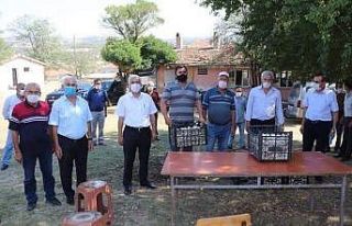 Tavşanlı’da 34 çiftçiye bin 380 kilo baş sarımsak...