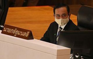 Tayland’da meclis, protestolar arasında anayasal...