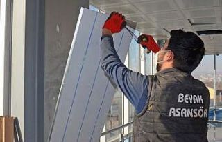 TCDD üst geçidi üzerinde bulunan asansöre bakım...