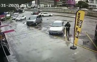 Temizlik görevlisinden örnek davranış: Yerde bulduğu...