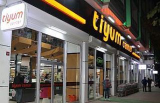 Tiyum Van’a renk kattı