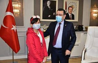 Trabzon’daki Afganlı öğrenciden depremzedeler...