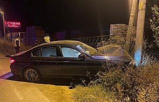 Trafik kazasının ardından otomobilin içinde uyuşturucu...