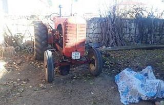 Traktörü tamir etmek için yaktığı ateşle yanarak...