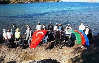 Tuğba Ekinci Bodrum’da çöp topladı