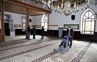 Turgutlu Belediyesinden camilere kış temizliği