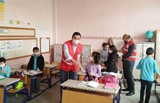 Türk Kızılay Hisarcık Temsilciliği öğrencilere...
