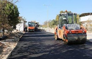 Ula’da sıcak asfalt çalışmaları devam ediyor