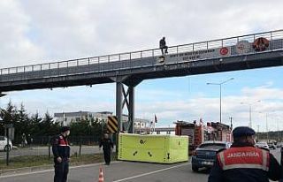 Üst geçitte intihara teşebbüs eden işitme engelli...