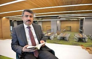 ‘Uyumayan Kütüphane’de ilk kitabı Başkan Yılmaz...