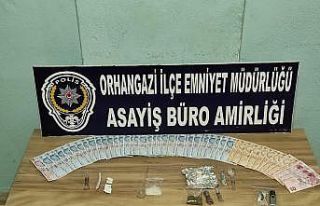 Uyuşturucu ticareti yapan 2 kişi tutuklandı