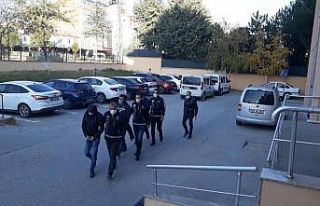 Uyuşturucudan yakalanan 3 şahıstan 2’si tutuklandı