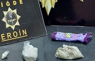 Uyuşturucuyu çocuk çorabına saklamışlar