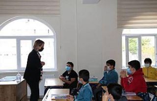Vali Becel, haftaya okul ziyareti ile başladı