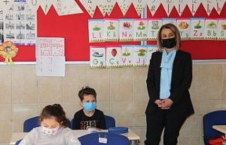 Vali Becel, ilkokul ve ortaokul öğrencilerini ziyaret...
