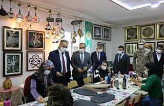 Vali Çuhadar, Tutlu kadınların yaptığı ürünleri...