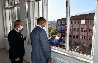Vali Gürel, okullardaki çalışmaları yerinde inceledi