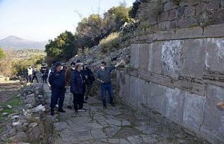 Vali Karadeniz Aigai’de incelemelerde bulundu
