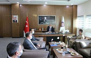 Vali Karaloğlu, ilçe değerlendirme toplantılarına...