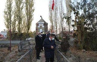 Vali Sarıibrahim tarihi mezarlığı ziyaret etti
