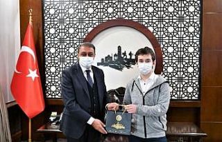 Vali Şıldak, TEKNOFEST’te derece alan öğrenciyi...