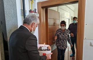 Vali Sonel’den öğretmenlere doğum günü sürprizi