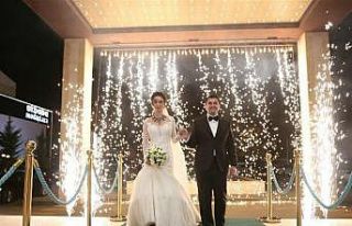 Vali yardımcısı aşiret liderine damat oldu