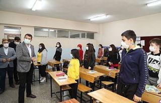 Valinin makam aracı ile tek tur isteği karşılıksız...