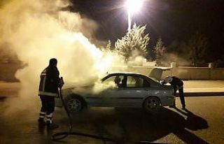 Van’da seyir halindeki otomobil yandı