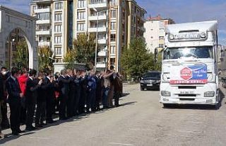 Van’dan iki yardım tırı İzmir için yola çıktı