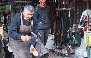 Virüsü yenen ayakkabı tamircisinden vatandaşa...