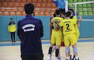 Voleybol 2. Lig: Elazığ Aksaray Gençlik: 0 - Seyhan...