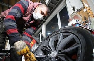 Yağış geldi, yasak başlamadan oto lastikçilerde...