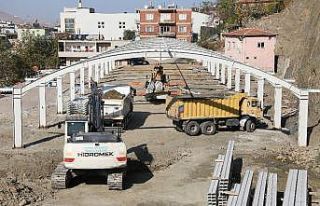 Yahyalı kapalı semt pazarı yapım çalışmaları...