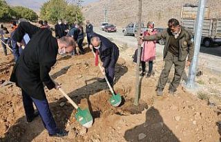 Yahyalı’da geleceğe nefes olmak fidan dikildi