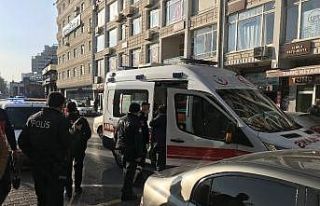 Yan bakma kavgasında kan aktı: 1 yaralı